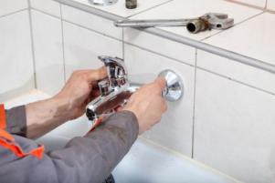 Lathrop plumbing contractor installs a new faucet for a bath tub